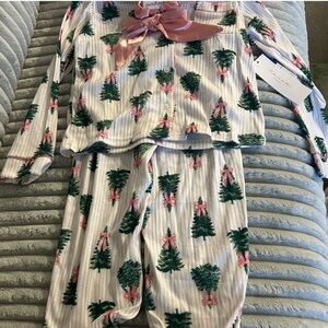 Tahari Christmas tree bow matching Christmas pajamas 3t